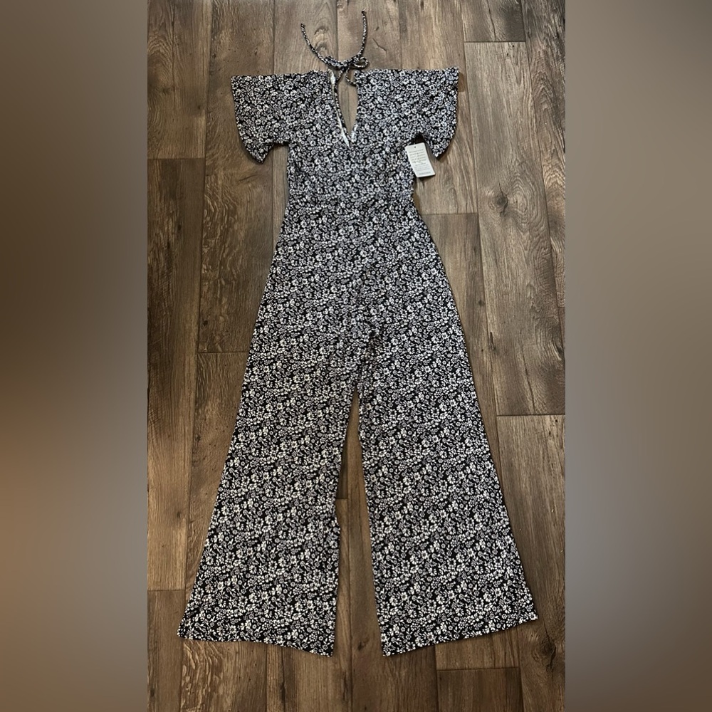 Velvet Torch Floral V-Neck Rayon Jumpsuit Women’s Dize S Black White